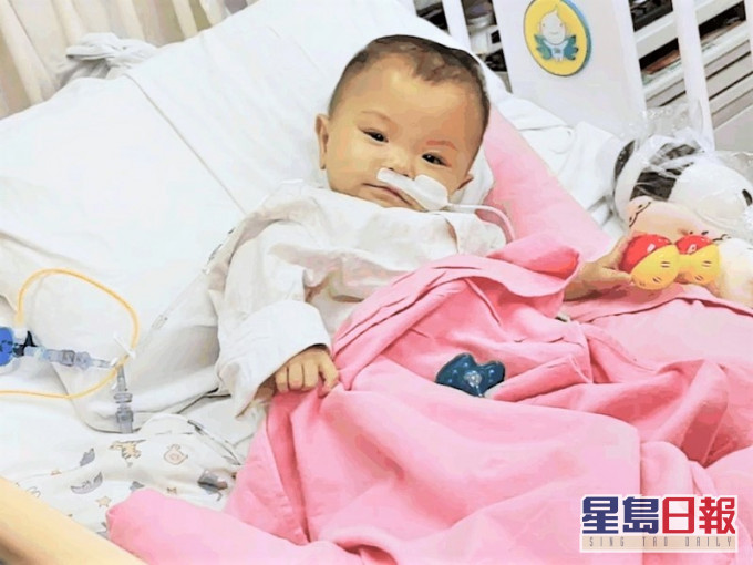 悅悅媽媽今早發文指,女兒昨晚7時許心跳曾兩度停頓。「CoKa.Kona Baby」FB