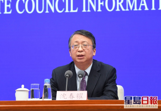 沈春耀表示,「港區國安法」的立法決定及研究起草工作同步進行。新華社