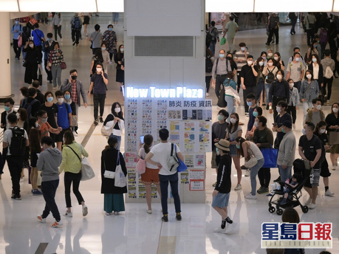 新城市廣場「連儂柱」曾貼滿文宣。 資料圖片