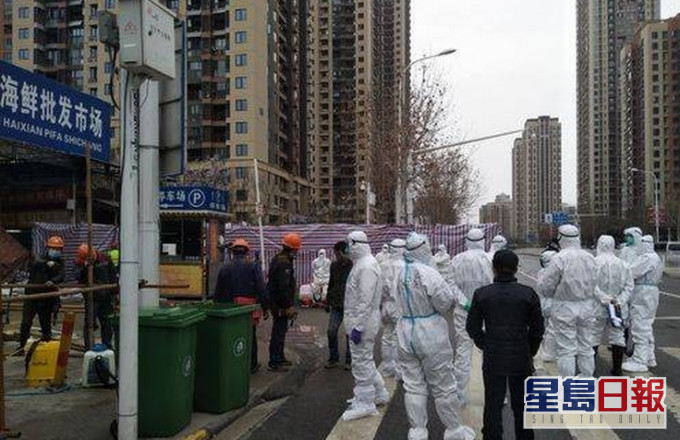 華南海鮮市場昨天開始大規模消毒工作,預計3天內消毒完畢並清空存物。(網圖)