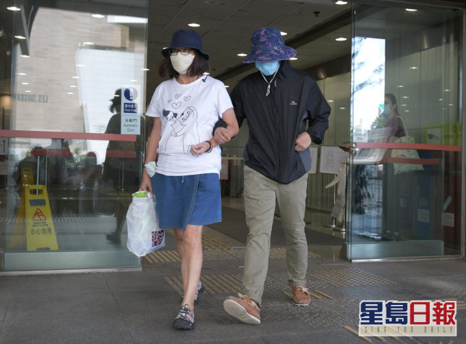 其中一名被告(右) 誉韦仑。