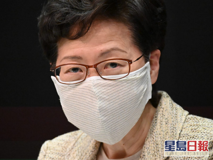 口罩為淡灰色