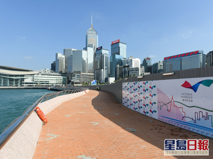 政府今年的目標是將維港兩岸的海濱長廊增至24公里。資料圖片
