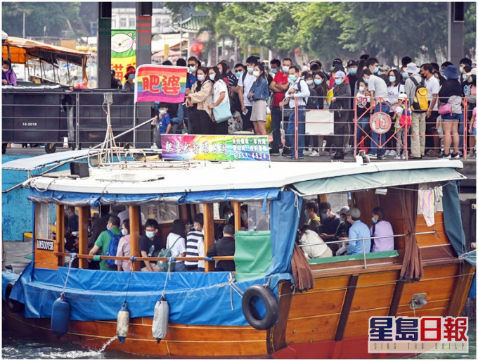 西貢街渡生意暢旺。