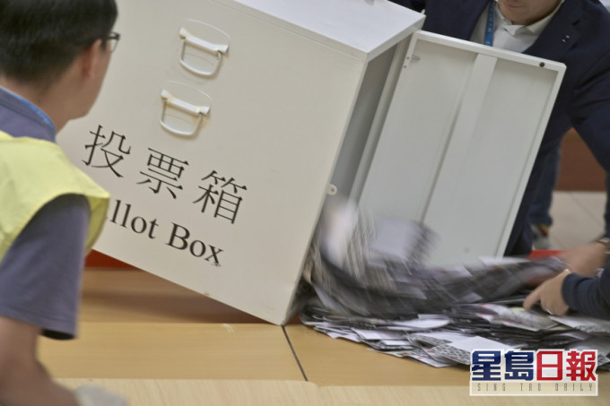 特區政府支持選舉主任就立法會選舉12人提名無效的決定。資料圖片