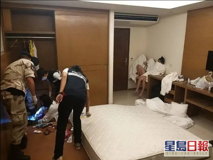 警方破门而入,现场多人还裸著身体来不及穿衣服。网图