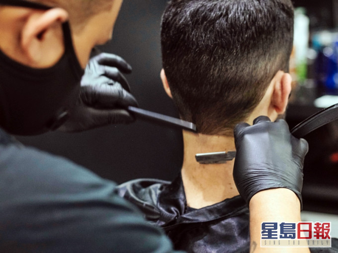 有网民近日预约了发型屋剪发,怎料开口第一句便不小心激嬲了发型师,令他感到难堪。unsplash图片