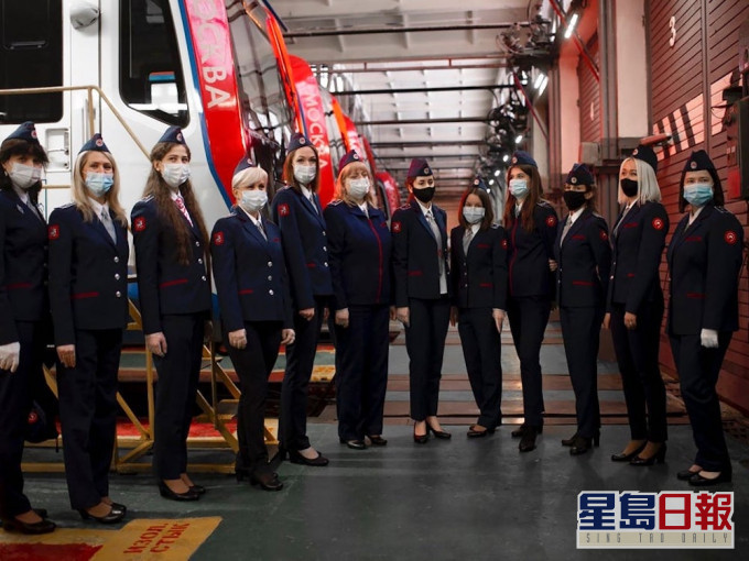 首批12名女司機於1月1日起正式上班。網圖