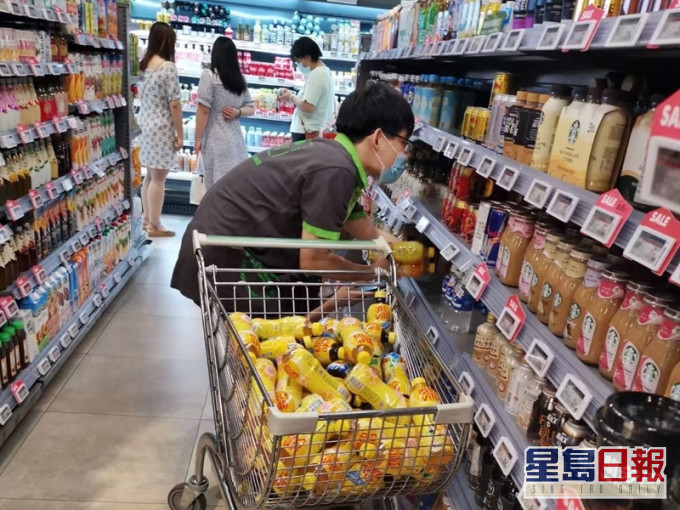 內地多個省份的店舖或超市陸續將維他奶飲品下架。網上圖片
