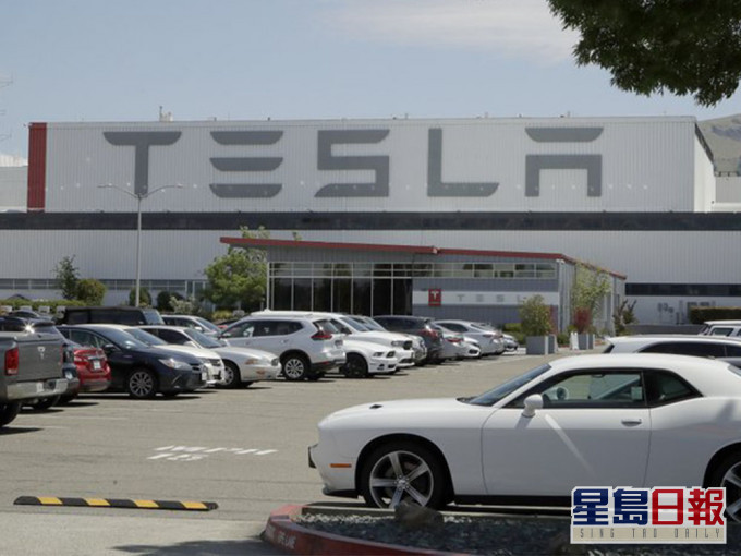 特斯拉汽车工厂的员工不用遵守宵禁令。AP资料图