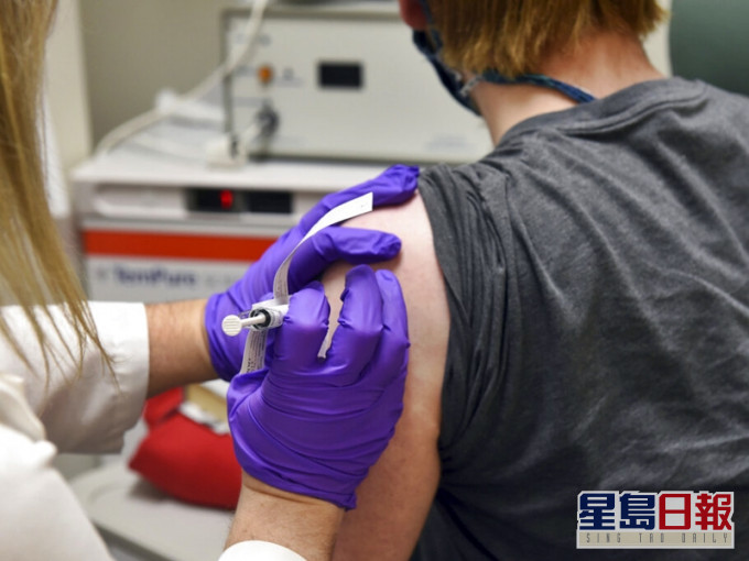 輝瑞計畫在今年生產多達5000萬劑,到明年生產13億劑,每名接種者需要注射兩劑。AP圖片