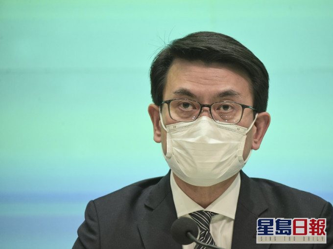 商務及經濟發展局局長邱騰華望電台以後能按守則辦事。資料圖片