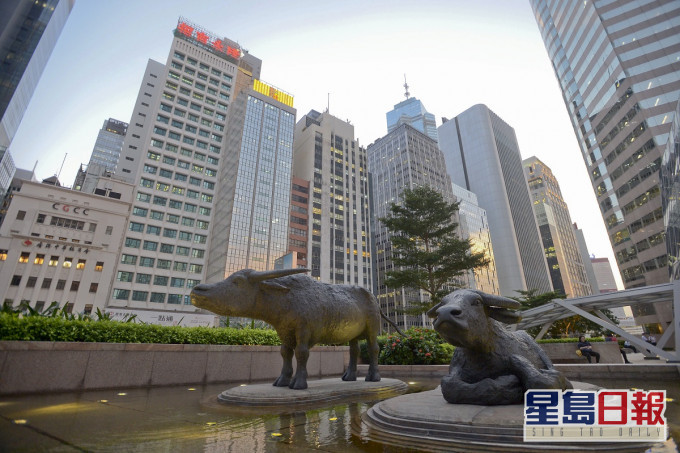 財政司擬增加港股股票印花稅3成,由買賣雙方各支付0.1%提高至0.13%。資料圖片