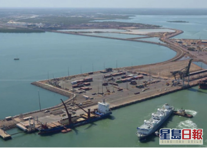 澳洲傳媒指政府正審視重新審視中資企業租借達爾文港99年的協議。網圖