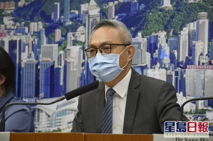 食衞局副局長徐德義呼籲市民避免大型聚會。資料圖片
