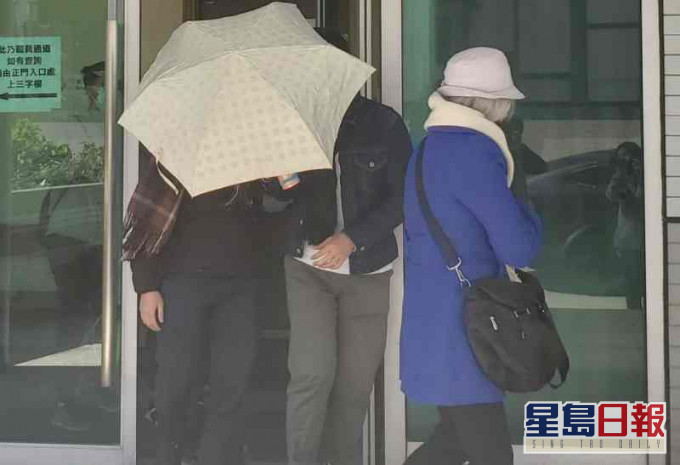 被告勞俊昇(左)。陳子豪攝