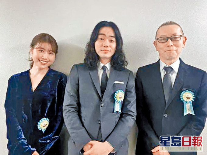 (左起)《她與他的戀愛花期》有村架純、菅田將暉及導演土井裕泰都有現身頒獎禮。