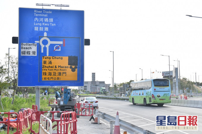 屯門赤鱲角隧道預料將於年底通車。資料圖片