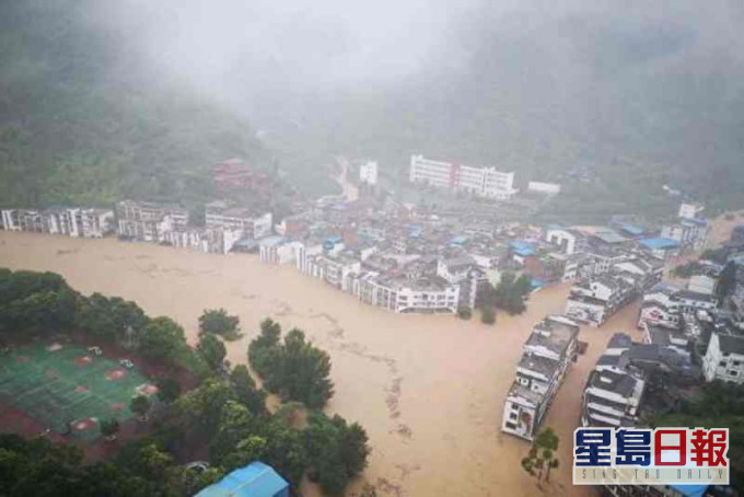 贵州12县市发布暴雨红色预警。资料图片
