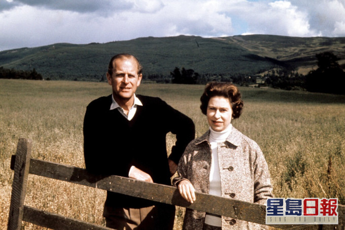 1972年英女皇與皇夫在蘇格蘭慶祝銀婚。AP資料圖片