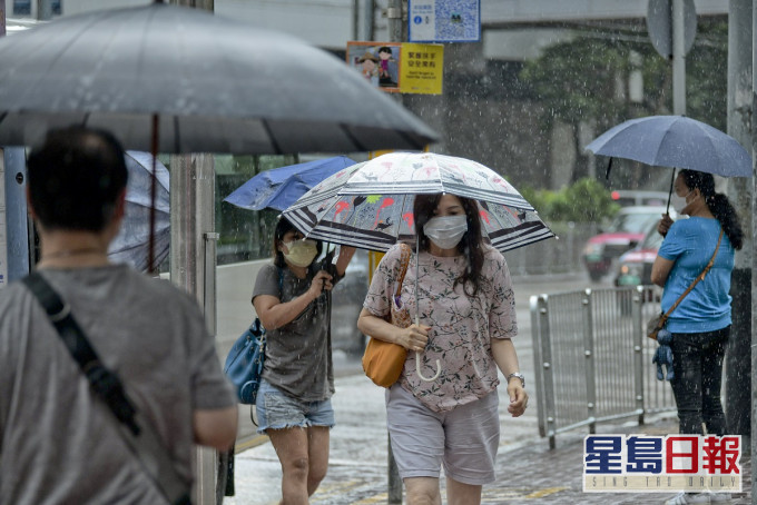 明日早晚有幾陣雨。資料圖片