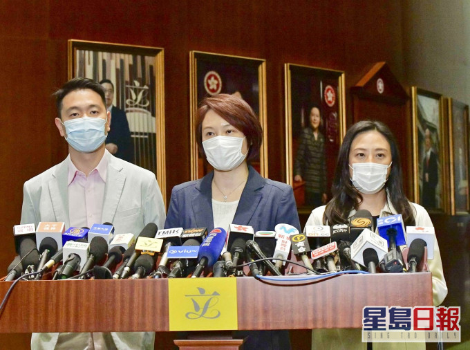 民建聯13名立法會議員聯署要求考評局公開有關評卷參考。資料圖片