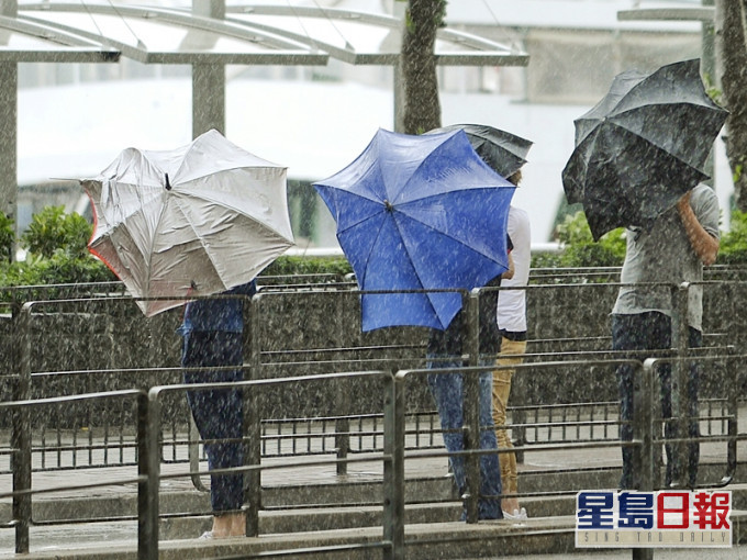 天文台预测,未来几日多云,间中有大骤雨及狂风雷暴。资料图片