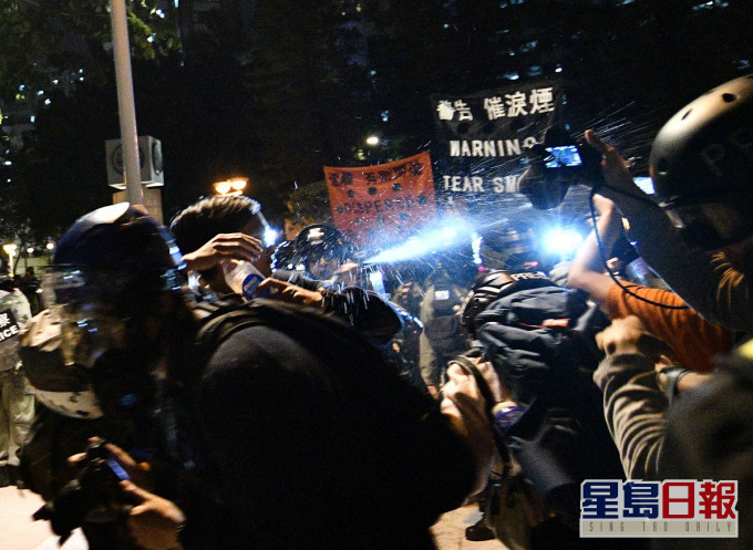 記者被噴胡椒噴霧。資料圖片