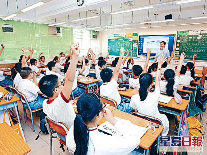 新入职及在职教师下学年起,须完成指定课时,包括由教育局提供的「教师专业角色、价值观及操守」课程。