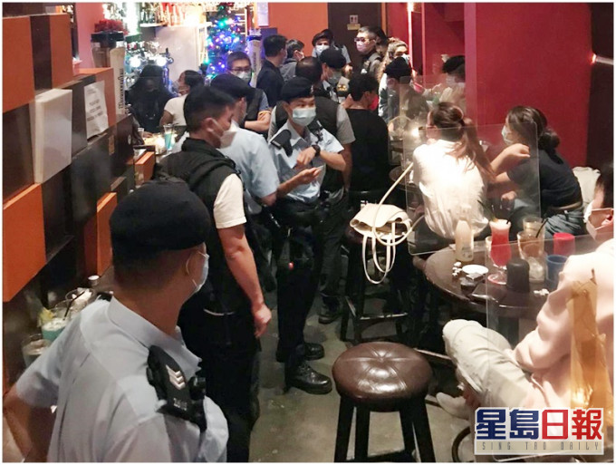 警方在中區加強巡查酒吧和食肆。
