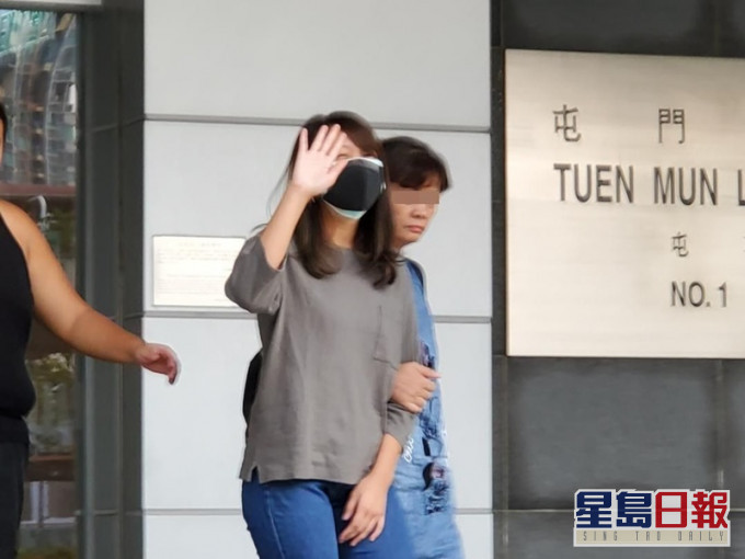 張佩霖(戴口罩者)。
