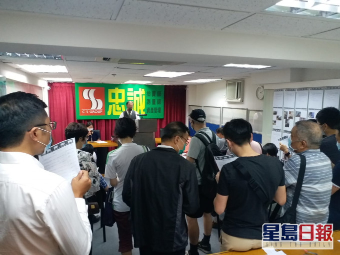拍卖会沽3伙 蓝湾半岛银主盘1080万被拍出