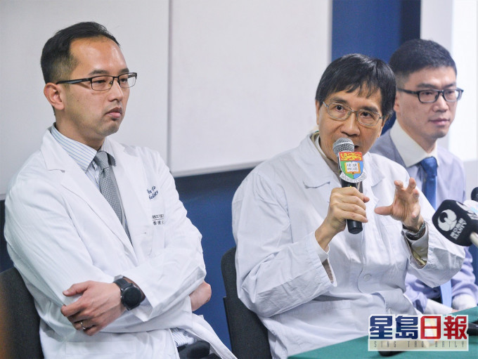 杜啟泓(左)及袁國勇(中)。資料圖片