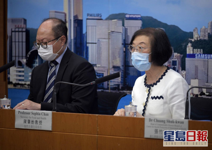 食衞局副秘書長陳偉基（圖左）強調使用健康碼大前提是保障個人私隱。