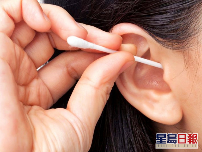自行清理耳屎可能将耳屎越推越入，甚至令耳道发炎。网图