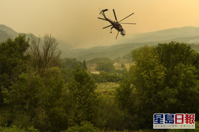 美國加州直升機滅山火時墜毀,飛行員死亡。AP資料圖片
