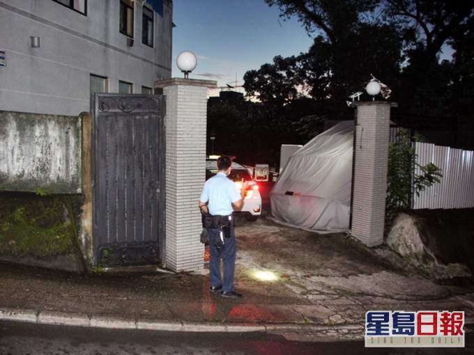 案發地點位於西貢菠蘿輋新村一個單位。