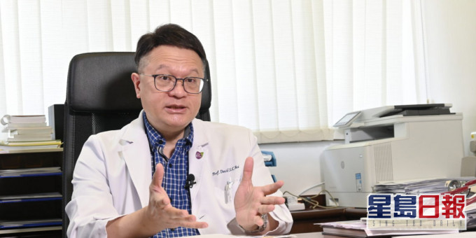 許樹昌教授指出,政府聘請兩所私人公司檢測僅為截斷隱形傳播鏈,只因為香港處理檢測量有限及今次疫情多點爆發,牽連甚廣。
