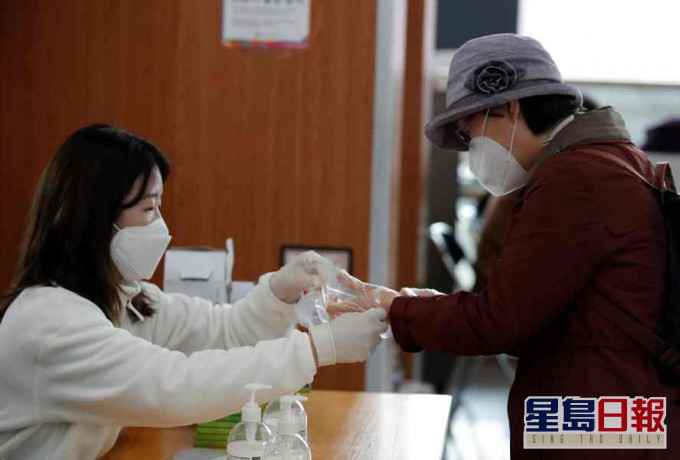 南韓中央防疫對策本部表示確診病例近日正逐步減少。AP