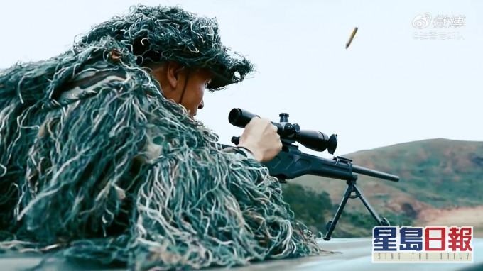 駐港部隊狙擊手近日進行實彈射擊訓練的片段公開。影片截圖