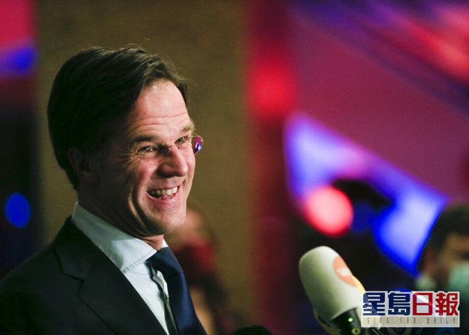 荷兰大选结束,当地民意调查指看守首相吕特所属政党支持度领先。AP图