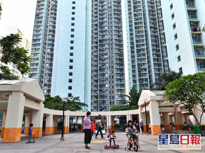 近日有女網民表示,有一名朋友家境優越,而其男友就家住公屋,雖然女方不曾介意彼此差距,但男方卻經常私下比較雙方家境。資料圖片