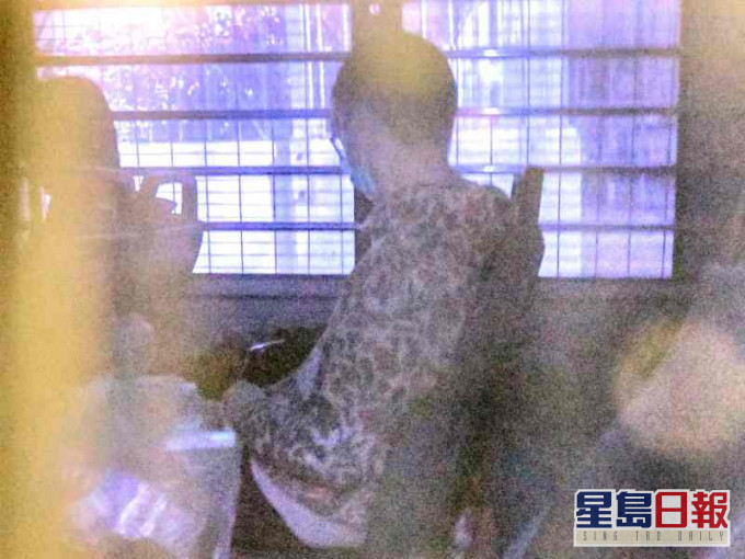 被告梁泽谦