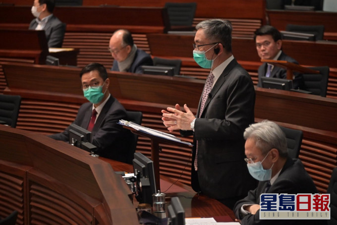 財經事務及庫務局長劉怡翔。