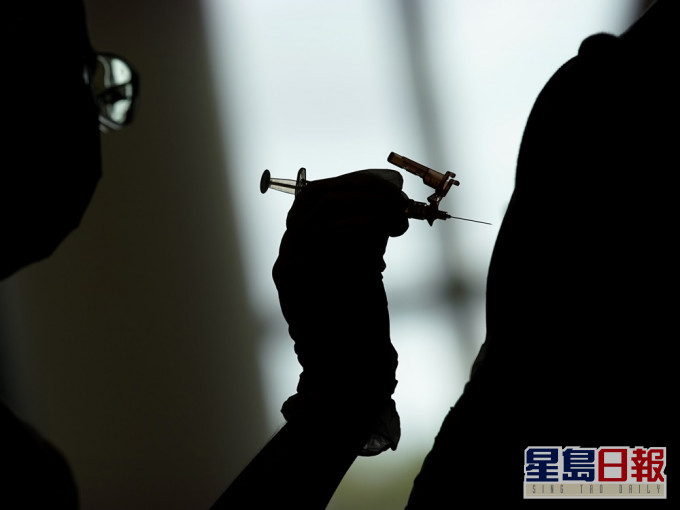 少女誤信兩名男子能提供新冠疫苗,最終被兩人輪流性侵。AP圖片