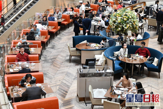 女患者食勻港九7食肆。資料圖片