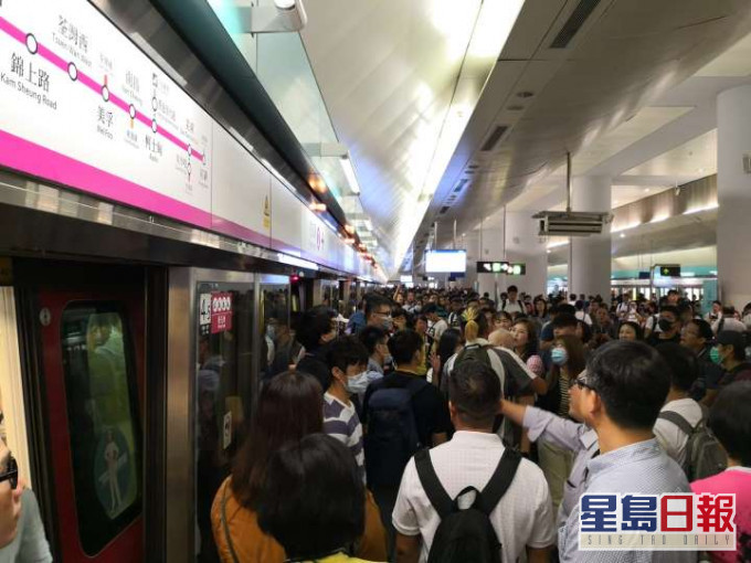 有網民去年9月初發起「三罷」行動,試圖癱瘓交通。 資料圖片