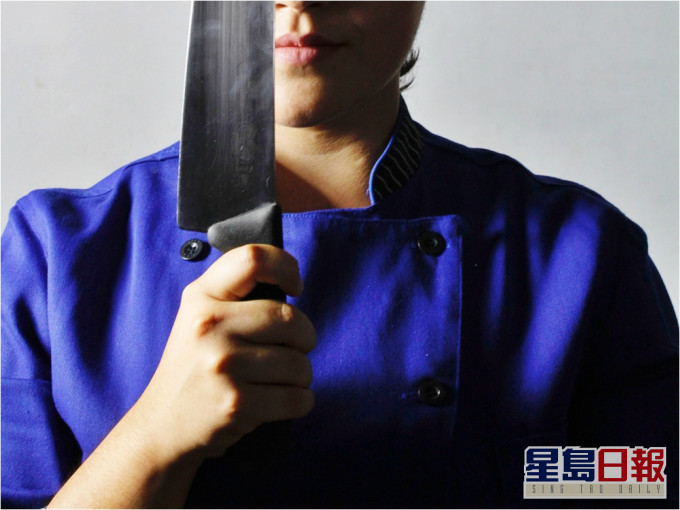 台母因不满遭儿子冷落,一怒之下竟用刀刺向儿子。示意图(网图)