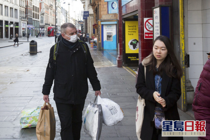英國首相約翰遜上周力推其「群體免疫論」,要讓七成英國人感染,產生免疫力去應對疫情。AP