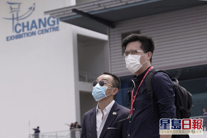 不少到新加坡的旅客都戴上口罩。AP資料圖片